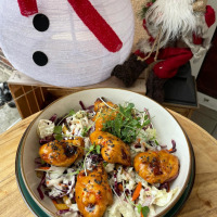 ZELENINOVÝ MIX NA ÁZIJSKY SPÔSOB, KURACIE KÚSKY V TEMPURA CESTÍČKU V SWEET CHILLI OMÁČKE, TUNIAKOVÁ MAJONÉZA